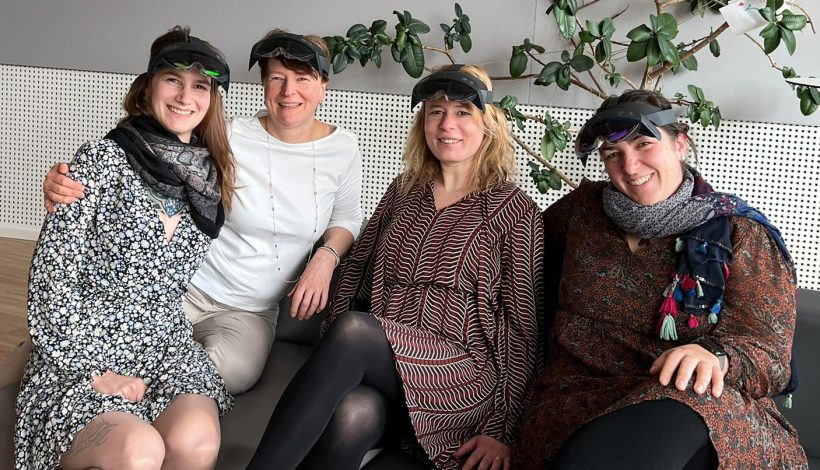 Les responsables du projet avec les lunettes virtuelles.